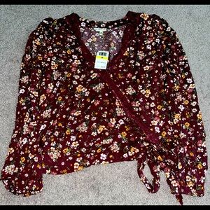 This shirt is a new shirt with the tag and size medium the colors, nice